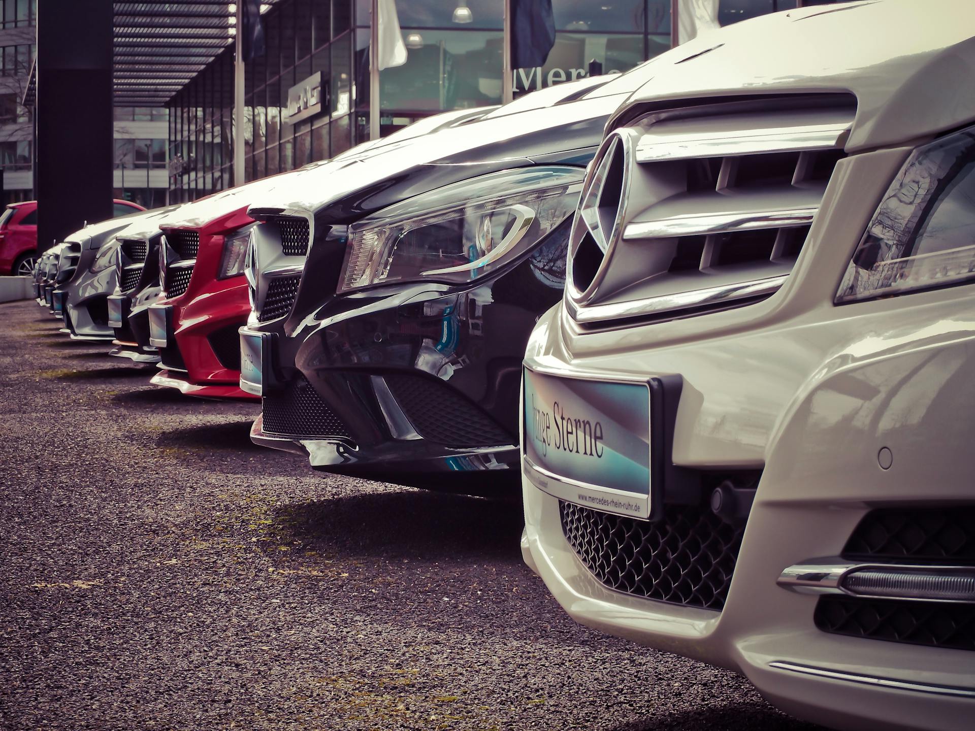 Car dealership and vehicle finance - professional automotive services